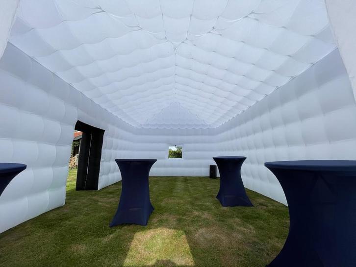 Statafel met rok te huur, Hobby en Vrije tijd, Feestartikelen | Verhuur, Zo goed als nieuw, Overige, Ophalen