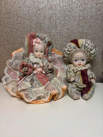 Porseleinen Poppen met Klederdracht beschikbaar voor biedingen