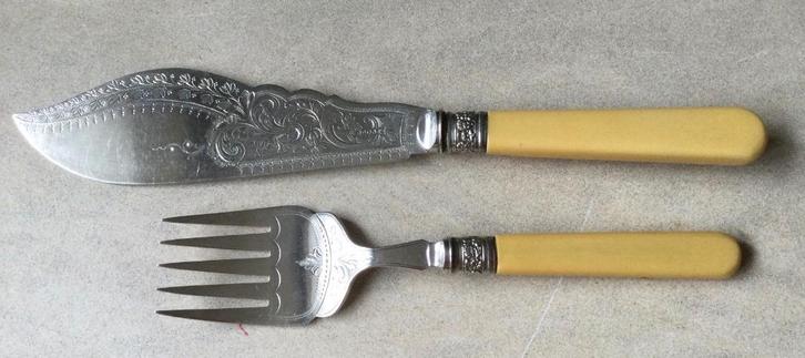 Fraai antiek visbestek verzilverd gemerkt gegraveerd lemmet, Antiek en Kunst, Antiek | Bestek, Verzenden