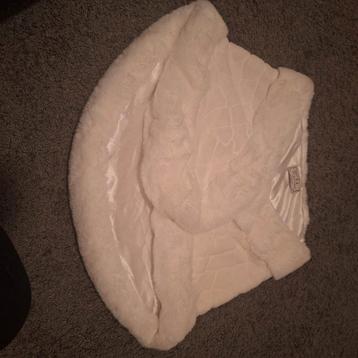 Bolero of sjaal  beschikbaar voor biedingen