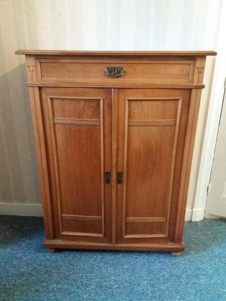 Dienstmeidenkast, in goede staat, Huis en Inrichting, Kasten | Kledingkasten, Gebruikt, 100 tot 150 cm, 50 tot 100 cm, 25 tot 50 cm