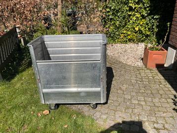Transportcontainer aluminium. beschikbaar voor biedingen