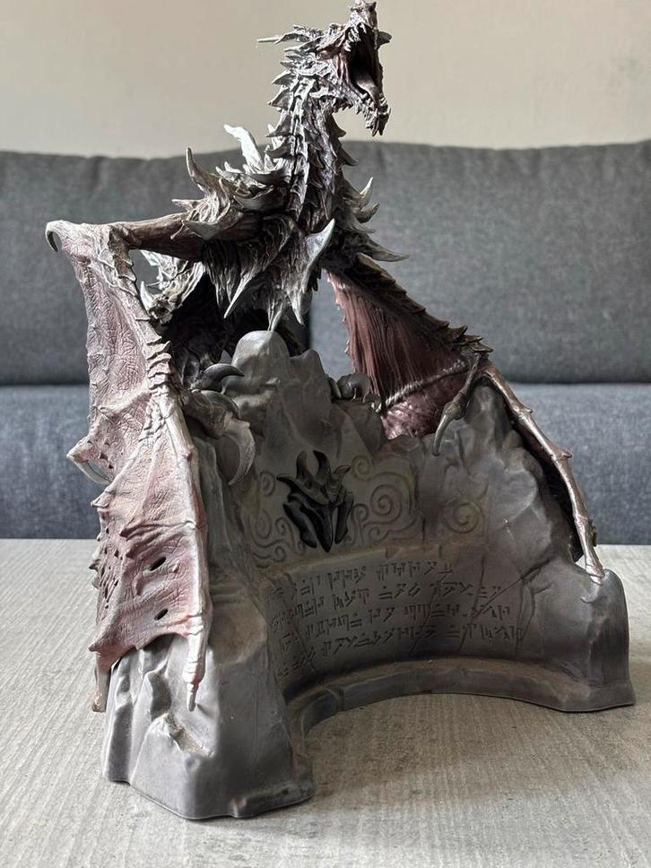Skyrim Alduin Statue - Collector's Edition, Verzamelen, Beelden en Beeldjes, Zo goed als nieuw, Fantasy, Ophalen of Verzenden