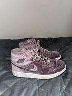 Air Jordan 1 Mid purple velvet, Ophalen of Verzenden, Zo goed als nieuw, Overige kleuren, Sneakers of Gympen