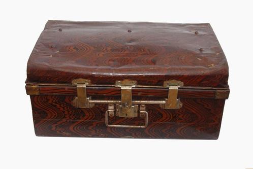 Oude metalen gehoute koffer Ned.Indië Borsumij  ca 1900-1930, Antiek en Kunst, Antiek | Overige Antiek, Ophalen
