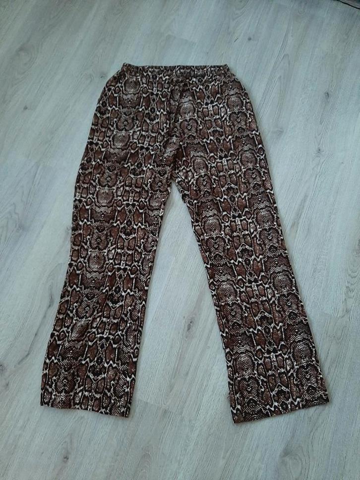 Nieuw!Mooie soepel vallende broek (slangenprint) mt L, Kleding | Dames, Broeken en Pantalons, Nieuw, Maat 42/44 (L), Lang, Ophalen of Verzenden