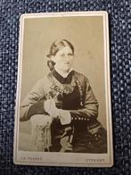 CDV, Vrouw, J.H. Kramer, Utrecht, Carte de Visite, Verzamelen, Foto's en Prenten, Ophalen of Verzenden, Voor 1940, Gebruikt, Foto