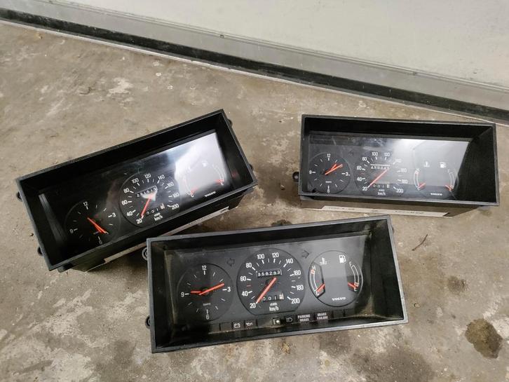 Volvo 240/242/244/245 2x Tellerbakken - Getest!, Auto-onderdelen, Dashboard en Schakelaars, Volvo, Gebruikt, Ophalen of Verzenden