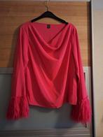 Fuchsiaroze bloes met veren aan de mouwen maat 44, Kleding | Dames, Gelegenheidskleding, Ophalen of Verzenden, Zo goed als nieuw