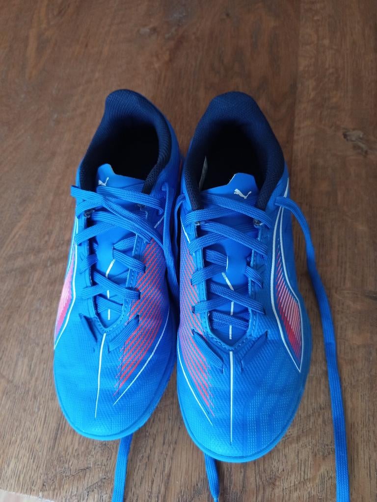 Zaalvoetbalschoenen gymschoenen Puma maat 35,5 zgan, Kinderen en Baby's, Kinderkleding | Schoenen en Sokken, Ophalen of Verzenden