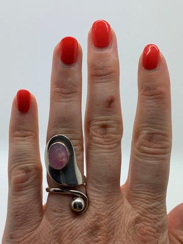 V572 Prachtige zilveren modernist ring maat 16,5 beschikbaar voor biedingen