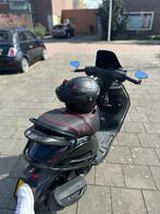 Piaggio ZIP Full Option!, Fietsen en Brommers, Scooters | Piaggio, Ophalen, Maximaal 45 km/u, Zip, Zo goed als nieuw