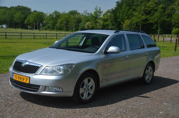 Skoda Octavia Combi 1.2 TSI Ambition Bns Clima Cruise Navi P, Auto's, Skoda, Bedrijf, Octavia, ABS, Airbags, Airconditioning, Centrale vergrendeling