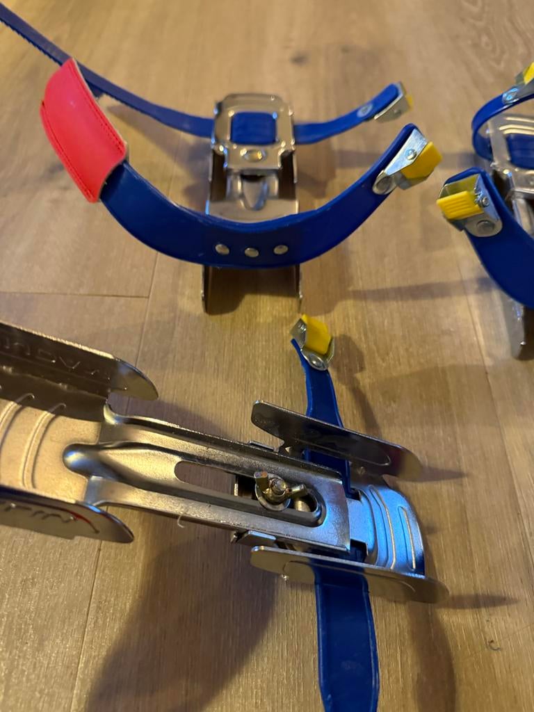 2 x set Botjes - Schaatsijzers - onderbinders Nijdam, Sport en Fitness, Schaatsen, Ophalen of Verzenden, Gebruikt, Noren, Overige merken