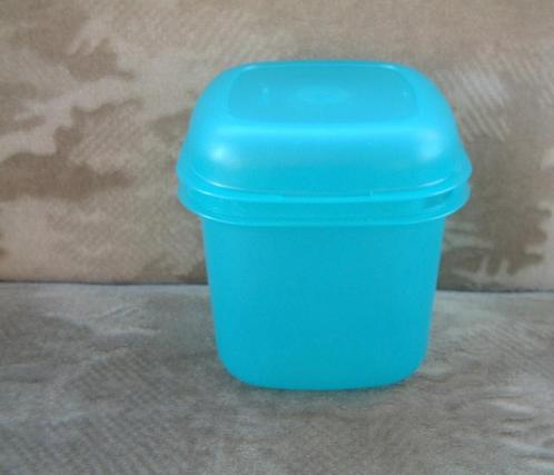 Z.g.a.n,. Tupperware doos schenk bus turkois kleur nr 1., Huis en Inrichting, Keuken | Tupperware, Bus of Trommel, Ophalen of Verzenden