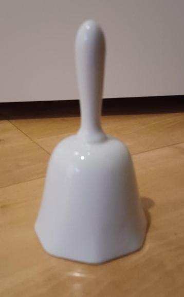 Tafelbel wit van porselein-Vintage-1969 beschikbaar voor biedingen