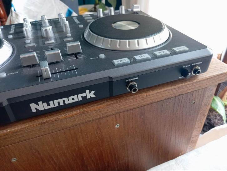 Dj controller draaitafel Numark Mixtrack Pro incl toebehoren, Muziek en Instrumenten, Dj-sets en Draaitafels, Zo goed als nieuw