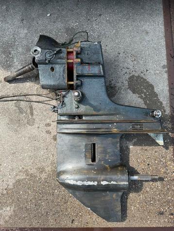 Mercury sterndrive compleet incl 4 schroeven beschikbaar voor biedingen