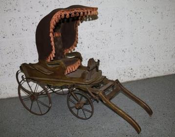 Vintage houten paardenbuggy huifkar gecaptioneerd leer '60 beschikbaar voor biedingen