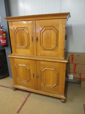 Oer 05080 18e eeuwse vruchtenhouten Duitse 4- deurs kast beschikbaar voor biedingen