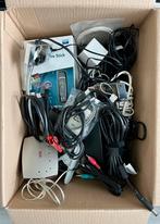 Doos met van alles wat. Lampen kabels usbkabels etc, Ophalen, Zo goed als nieuw