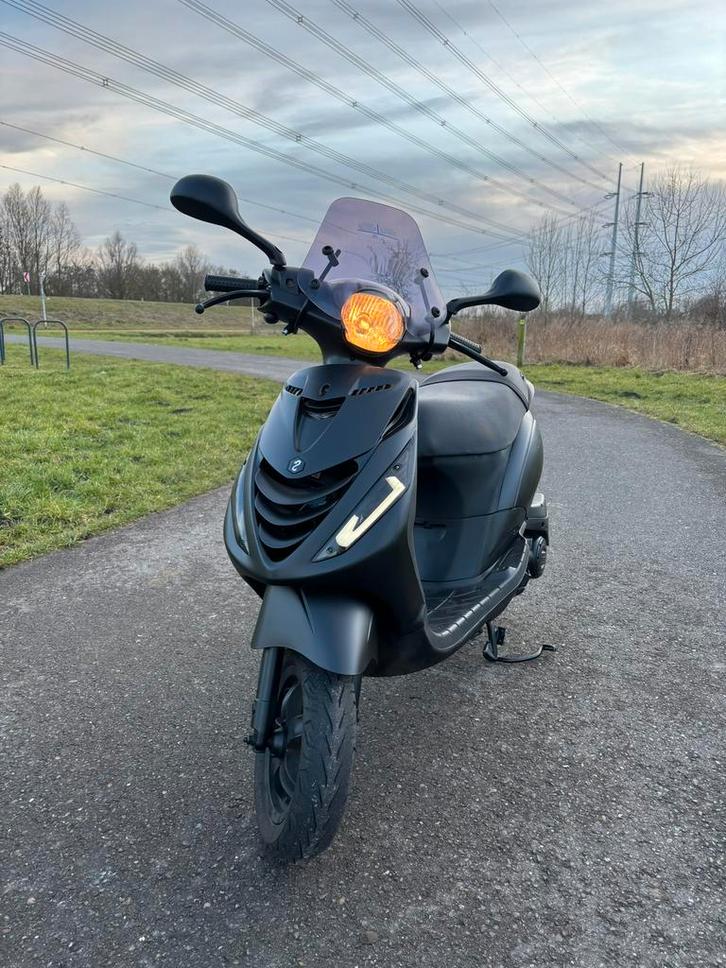 Piaggio Zip 4t 50cc BROM 2020 Iget E4, Fietsen en Brommers, Scooters | Piaggio, Zo goed als nieuw, Zip, Benzine, Ophalen of Verzenden