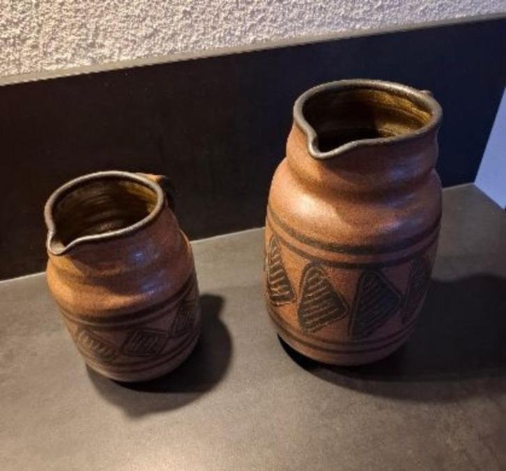 2 Fraaie keramieken schenkkannen van Han Cornelissen, Antiek en Kunst, Antiek | Keramiek en Aardewerk, Verzenden