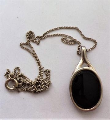 Zilveren hanger met onyx, aan ketting, 925 beschikbaar voor biedingen