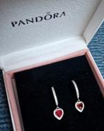 Prachtige hart oorbellen met rood steentje, Sieraden, Tassen en Uiterlijk, Oorbellen, Ophalen of Verzenden, Zo goed als nieuw