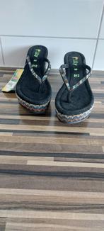 Slippers met plateauzool, Slippers, Zwart, Nieuw, Ophalen of Verzenden