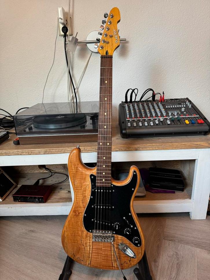 Handgemaakte BaCH Elektrische Gitaar, Muziek en Instrumenten, Snaarinstrumenten | Gitaren | Elektrisch, Gebruikt, Solid body, Overige merken