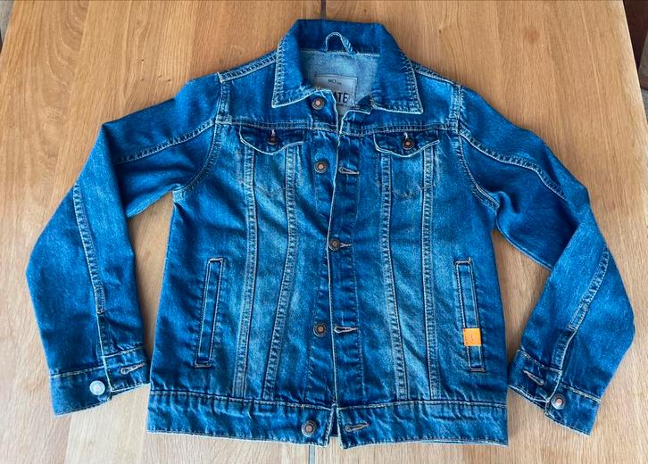 Trendy spijkerjasje voor jongens (7–8 jaar), Kinderen en Baby's, Kinderkleding | Maat 128, Zo goed als nieuw, Jongen, Jas, Ophalen of Verzenden