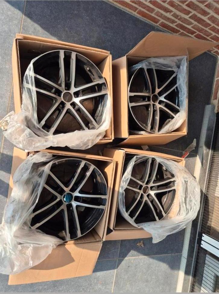 4 velgen 17 inch in zeer goede perfecte staat, Auto-onderdelen, Banden en Velgen, Velg(en), Zomerbanden, 17 inch, 225 mm, Gebruikt