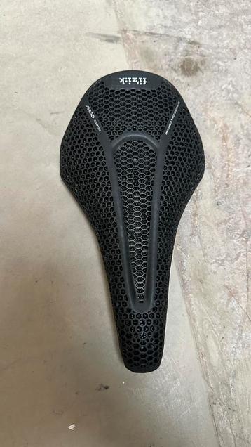 Fizik argo adaptive 3D R00 carbon zadel 140mm NIEUW beschikbaar voor biedingen