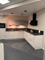 Keuken NIEUW showroommodel VOL apparatuur, Ophalen, Hoekkeuken, Hout, Crème