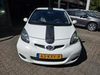 Toyota Aygo 1.0-12V Xcite White | 2E EIGENAAR | 12MND GARANT, Voorwielaandrijving, Gebruikt, 4 stoelen, Leder en Stof