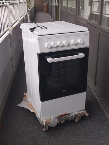 Fornuis Beko --- zo goed als nieuw --- BEZORGING GRATIS  beschikbaar voor biedingen