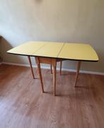 Tafel - inklapbaar - jaren '6070 - met stoelen, Huis en Inrichting, Tafels | Eettafels, Ophalen, Overige materialen, Gebruikt