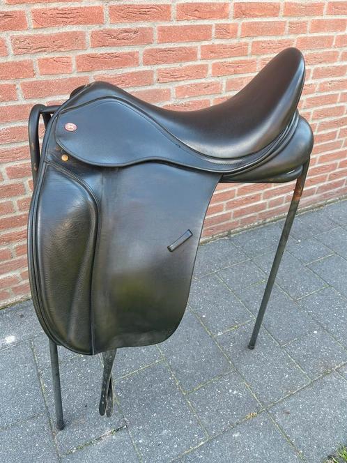 Kent en masters 18 inch dressuurzadel, Dieren en Toebehoren, Paarden en Pony's | Zadels, Gebruikt, Overige soorten, Ophalen of Verzenden