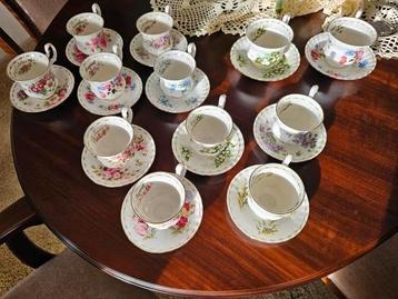 Royal Albert Maandkopjes Set (10 Thee, 2 Koffie) beschikbaar voor biedingen