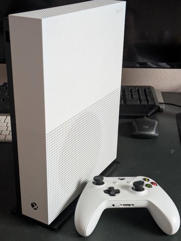 Xbox One S All Digital + 2TB SSD + Extra HDD beschikbaar voor biedingen