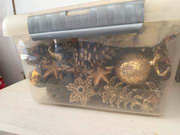 Kerstballen/figuren goud beschikbaar voor biedingen