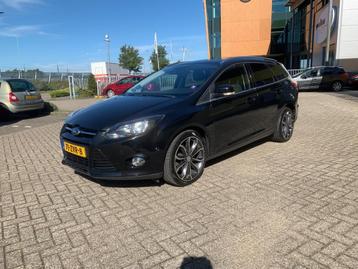 Ford Focus Wagon 1.6 EcoBoost Titanium Zwart 2013 Airco Navi beschikbaar voor biedingen