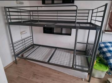 Metalen Stapelbed - Ideaal voor Kinderkamers! beschikbaar voor biedingen