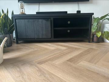 Zwarte tv meubel mangohout en staal