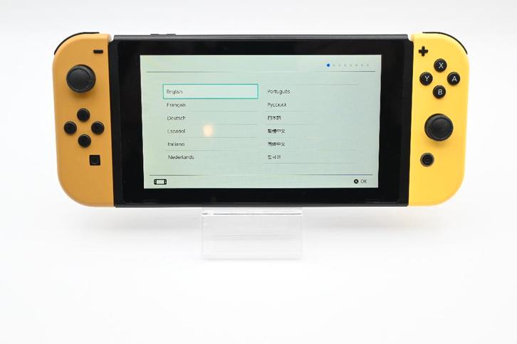 Nintendo Switch Pikachu Edition, Spelcomputers en Games, Spelcomputers | Nintendo Switch, Gebruikt, Switch Original, Met 2 controllers