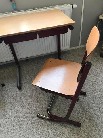 Kinder bureau + stoel SAMEN VOOR EEN TIENTJE beschikbaar voor biedingen
