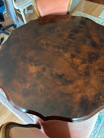 Eettafel rond 110 cm beschikbaar voor biedingen