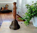 Vintage bel van messing - houten handvat met houtsnijwerk, Antiek en Kunst, Ophalen of Verzenden