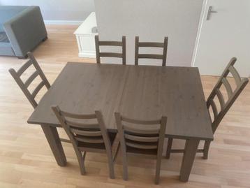Eetkamer (uitschuifbaar) tafel met 6 stoelen